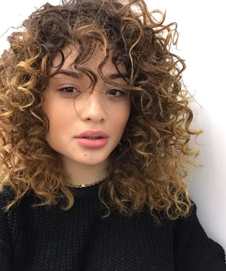 Cortes de cabelos cacheados médios