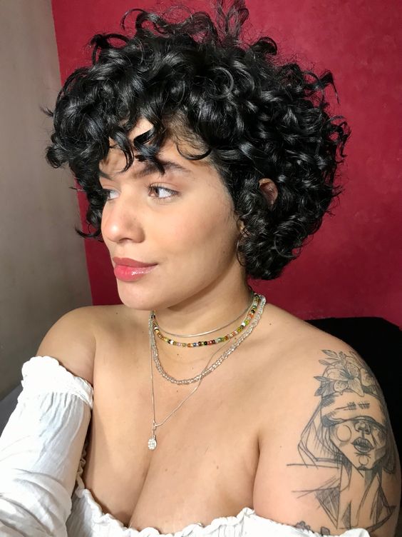 pixie cacheado franja