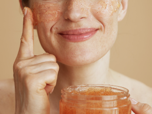 benefícios INCRÍVEIS de esfoliar a pele