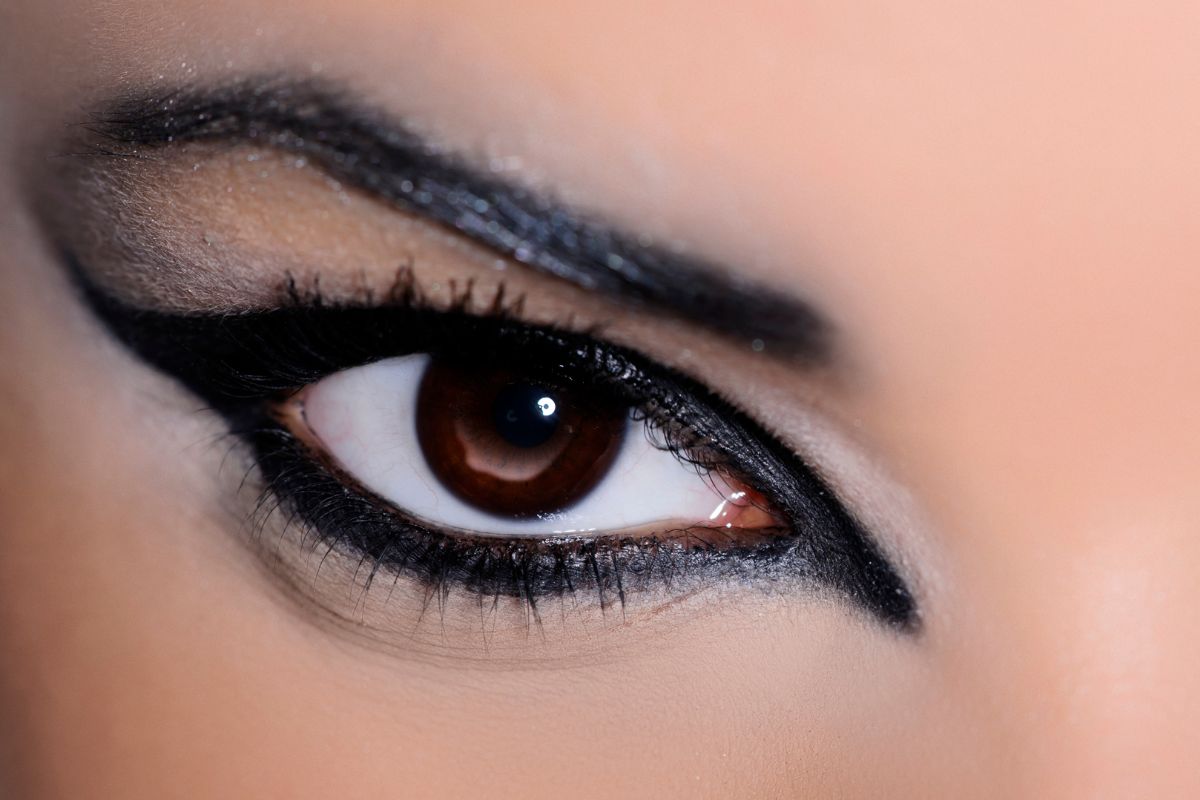 erros na maquiagem - lápis grosso