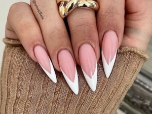 Unhas Stiletto Francesinha