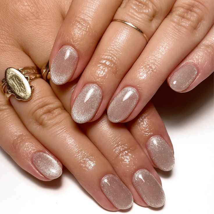 Unhas redondas para outono 2025