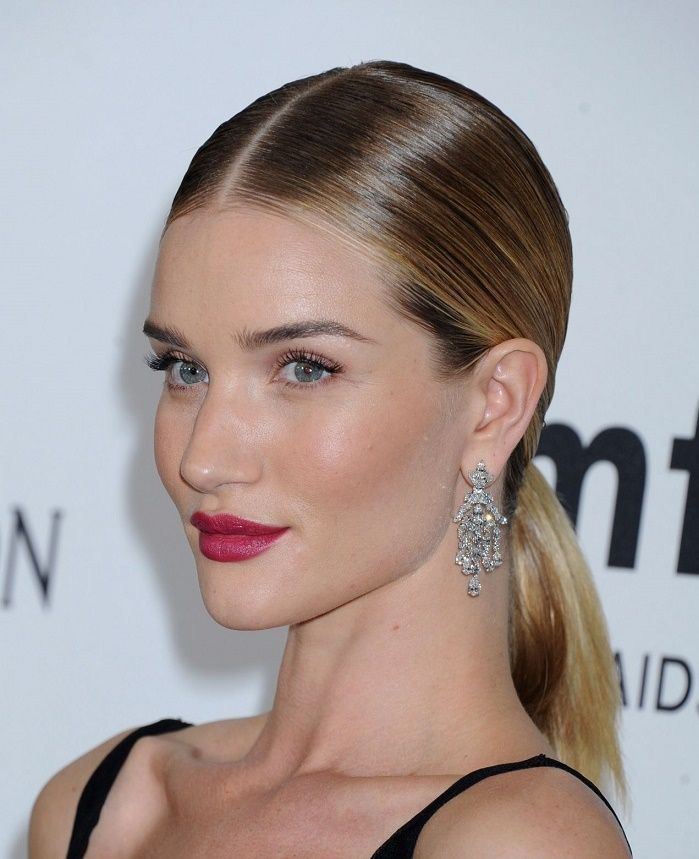 rabo de cavalo baixo com frente divida ao meio