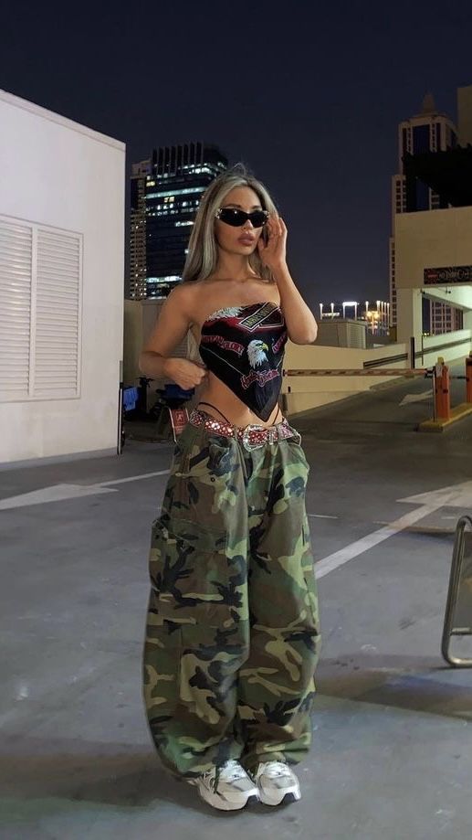 Y2K em Alta com top recortados