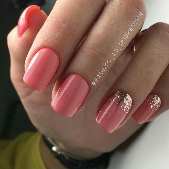 Unhas Simples e Elegantes rosa com brilho