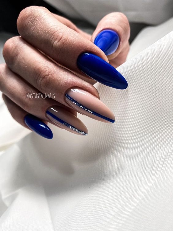 Azuis com listras unhas para formatura