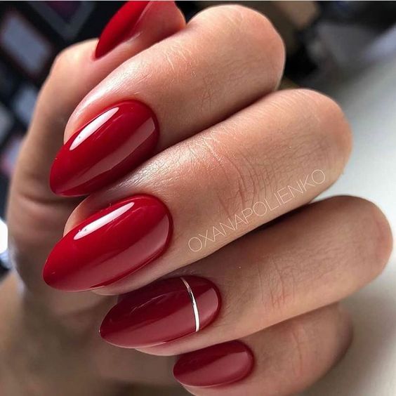 unhas vermelhas minimalistas para formatura