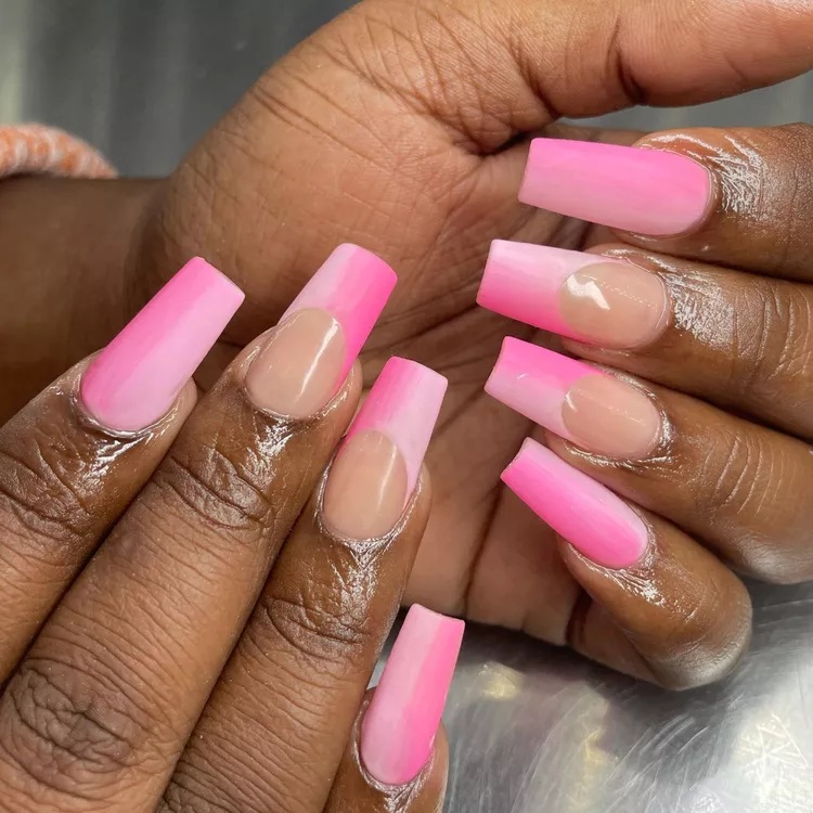 unhas francesinha ombré fosco em tons de rosa