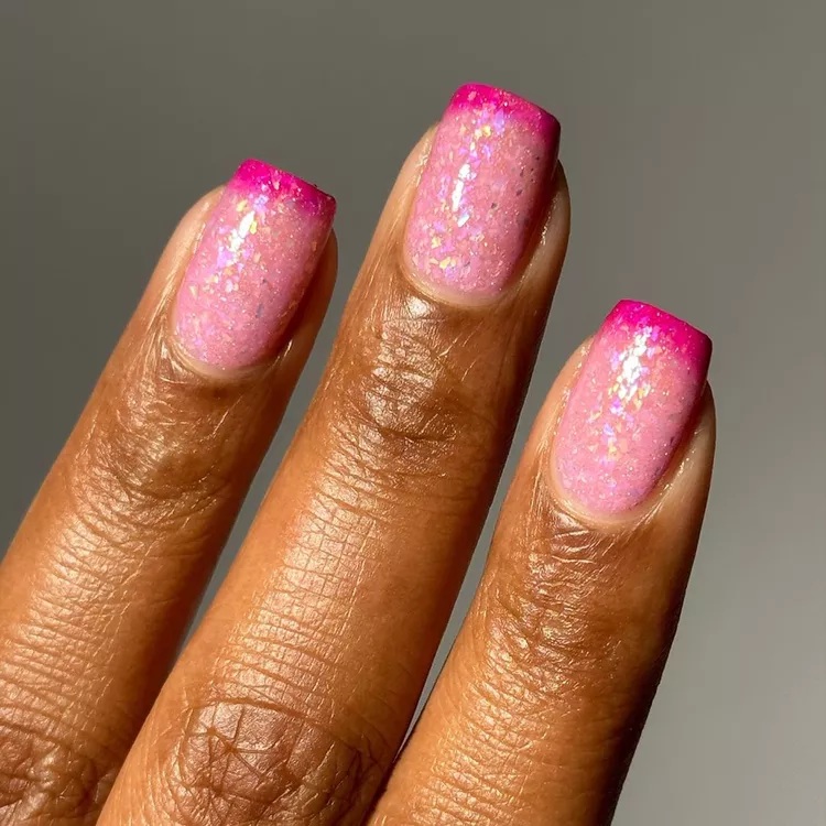 unhas francesinha rosa duplo com acabamento brilhante