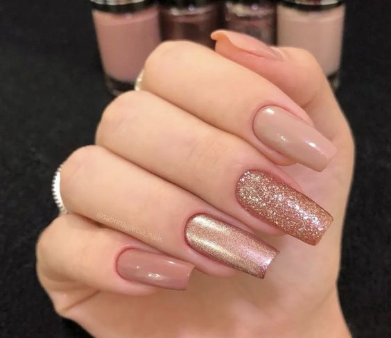 nude-com-brilho-unhas