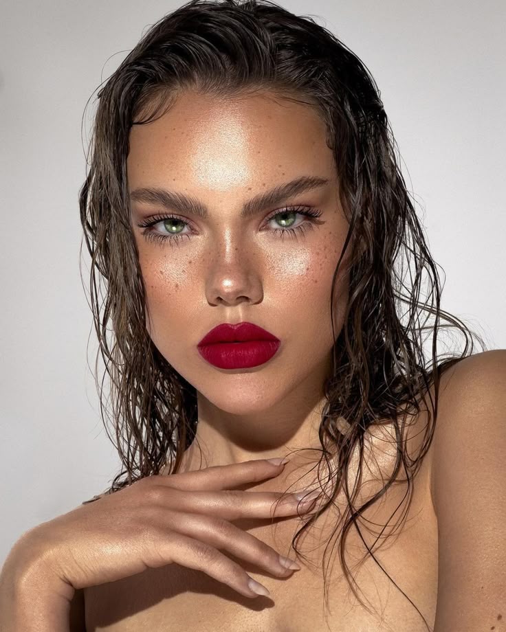 Cabelo liso efeito molhado penteados que rejuvenescem