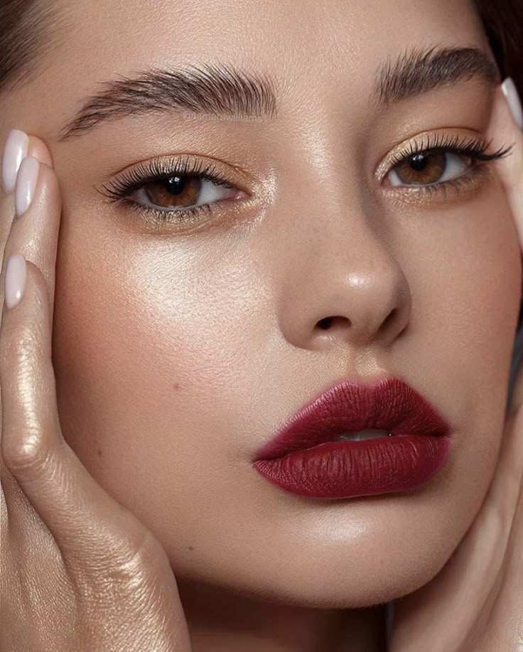 Lábios vermelho cereja esfumado