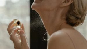 5 perfumes do Boticário queridinhos das mulheres maduras de 50+ que elevam a autoestima