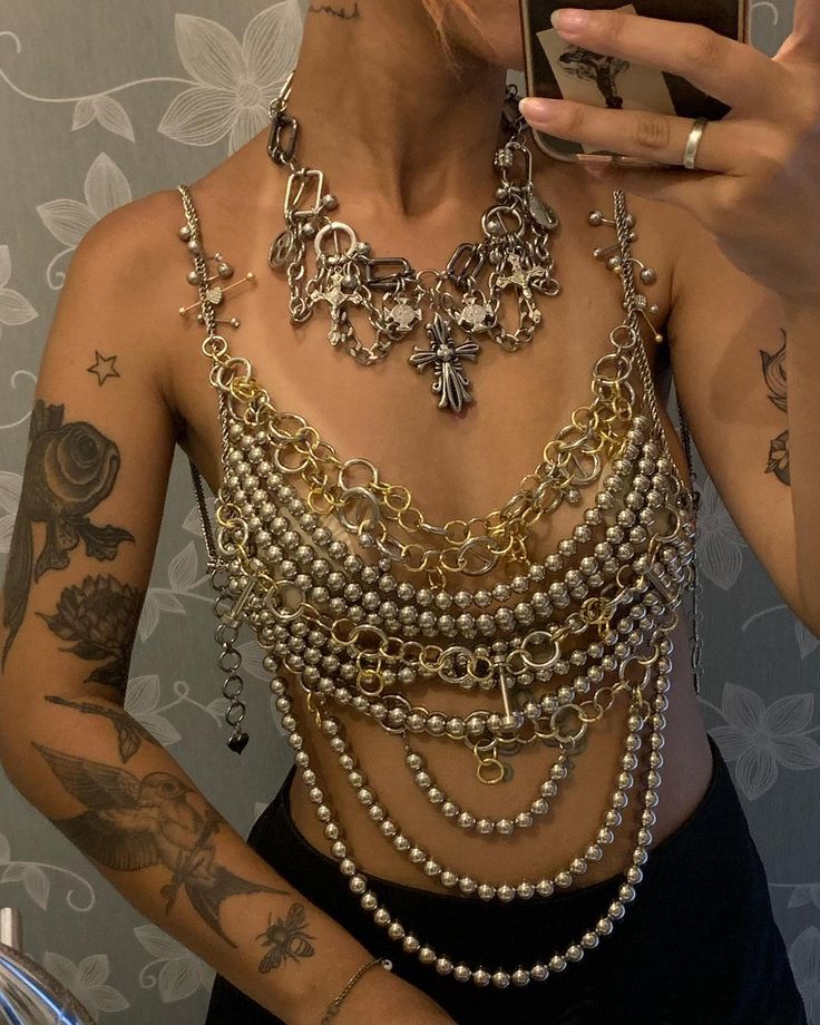 Looks com miçangas tendências carnaval 2025