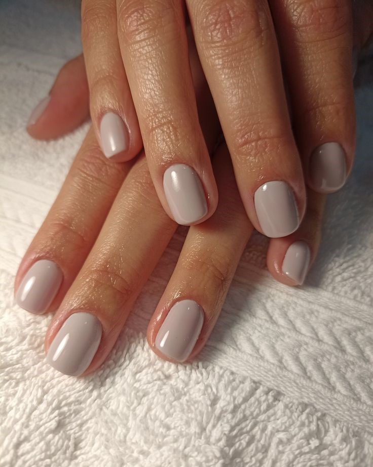 unhas decoradas claras mulheres 50+
