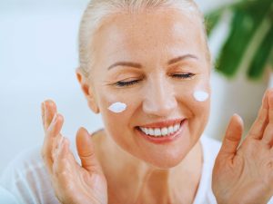 Cremes Faciais Econômicos para Mulheres Maduras