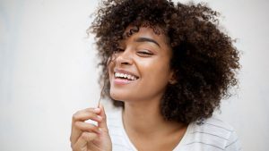 Melhores cremes de pentear para cabelos cacheados em 2025: custo-benefício, definição e volume