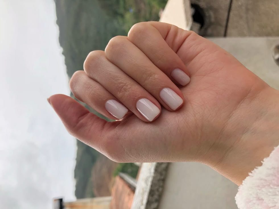 unhas curtas cores branco renda