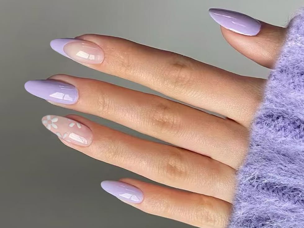 Unhas lilás de acrigel