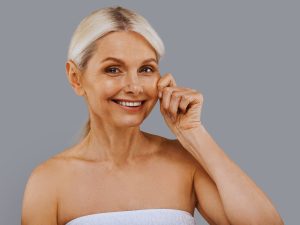 Como deixar a pele do rosto com aparência hidratada e viçosa