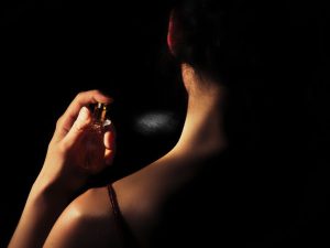 Perfumes femininos amadeirados mais sofisticados do momento