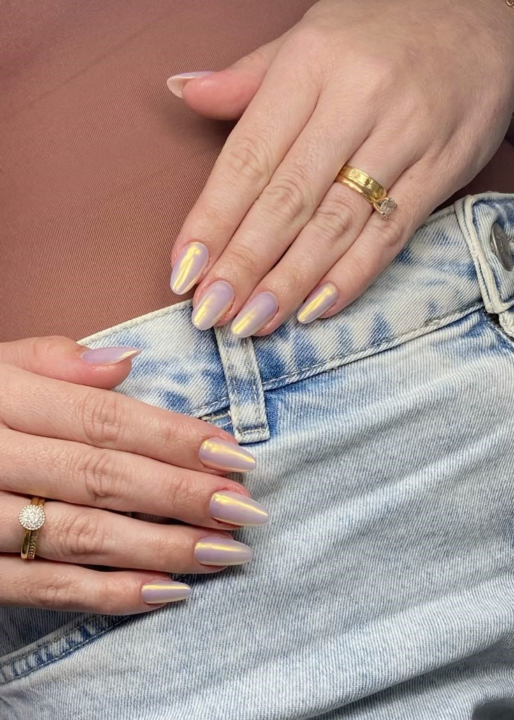 Unha minimalista com pó cromado