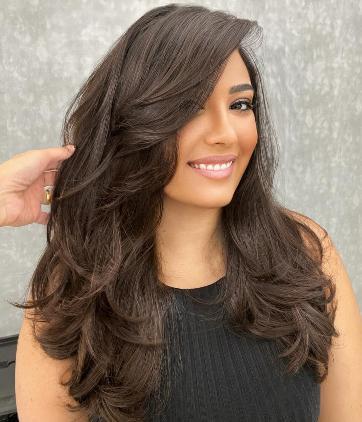 corte butterfly em mulher jovem