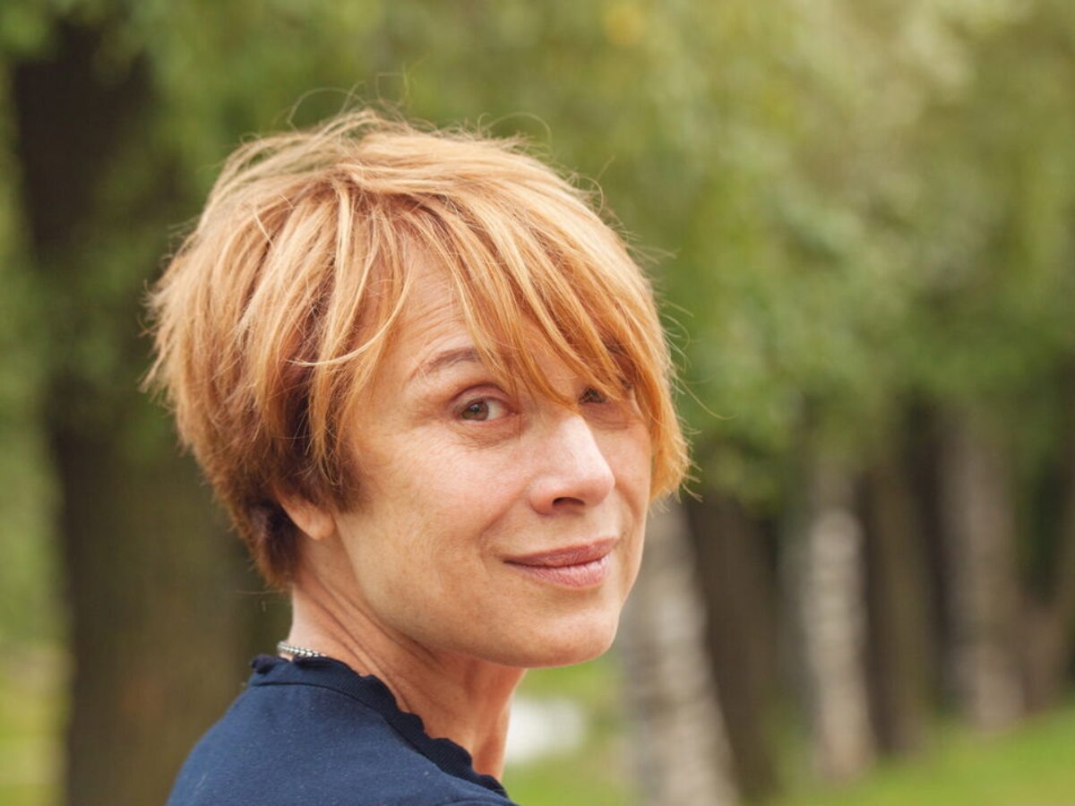 corte curto com franja lateral para mulher madura