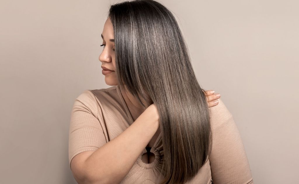 Cabelo sem frizz e brilhoso