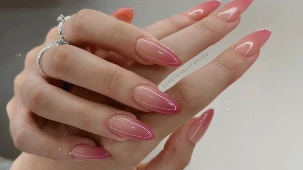 Unhas esfumadas de rosa