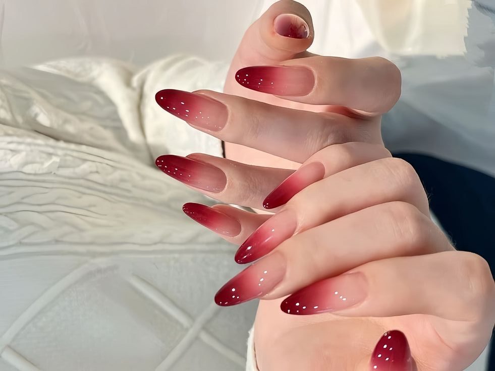 unhas esfumadas vermelhas