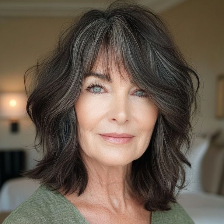 Franjas que rejuvenescem o visual de Mulheres Maduras cortes de primavera