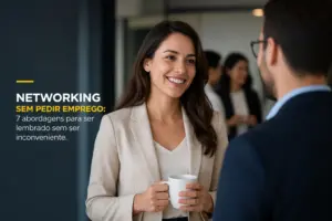 Mulher em blazer segurando caneca e conversando sobre networking