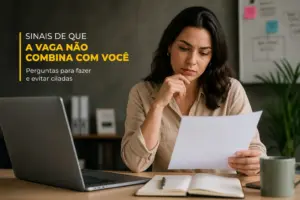 Mulher preocupada em escritório lendo documentos no notebook